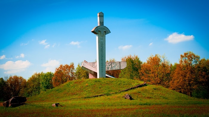 пам'ятник Меч і Рало